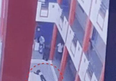 सस्पेंड करने की धमकी से दहशत: रतलाम में 8वीं के छात्र ने तीसरी मंजिल से लगाई छलांग, मोबाइल पर रील बनाने का था मामला सस्पेंड करने की धमकी से दहशत: रतलाम में 8वीं के छात्र ने तीसरी मंजिल से लगाई छलांग, मोबाइल पर रील बनाने का था मामला