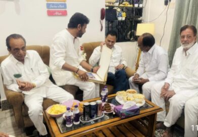 कौमी एकता की मिसाल: पूर्व सांसद नकुलनाथ ने ईदगाह पहुँचकर दी मुबारकबाद, प्रेस क्लब सहसचिव के निवास भी पहुँचे कौमी एकता की मिसाल: पूर्व सांसद नकुलनाथ ने ईदगाह पहुँचकर दी मुबारकबाद, प्रेस क्लब सहसचिव के निवास भी पहुँचे